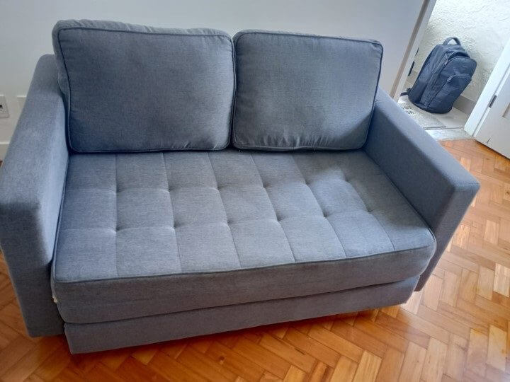 Antes e depois da Tripla Lavagem a seco em sofá