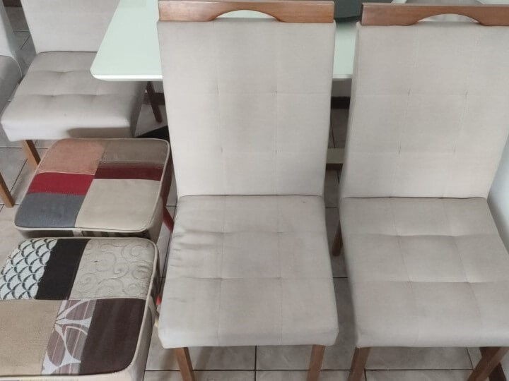 Cadeiras de jantar após limpeza profissional na Gávea